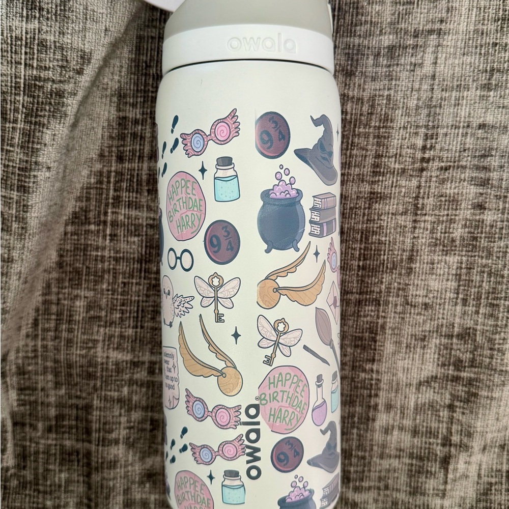 Owalo White Graphic Water Bottle Harry Potter 32 oz new owala